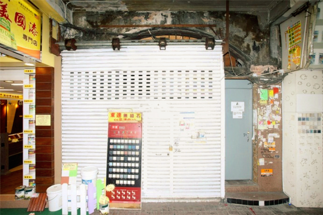 A shopfront and wooden arch before revitalisation in 2015.