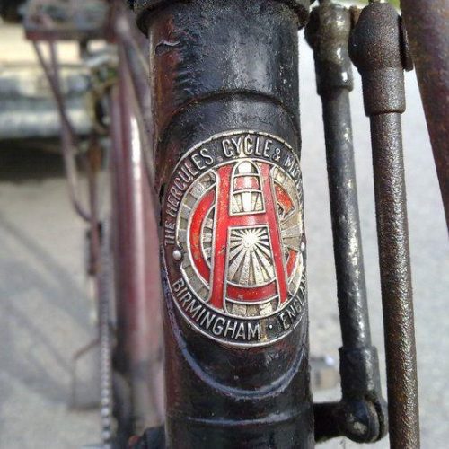 英國貨價錢較高，並非一般人所能負擔，圖為「客家佬（Hercules）」單車上的招牌。(相片來源: 網上圖片)