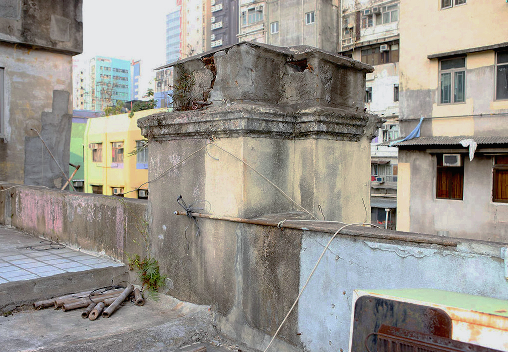 A chimney prior to revitalisation in 2015.